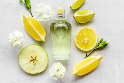 Jakie perfumy na lato – lekkie zapachy, które orzeźwią w upały