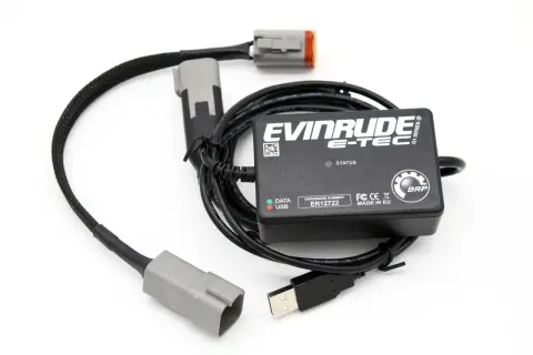 Kit diagnostica Evinrude E-TEC con cavi e connettori. Utile per risolvere eventuali problemi del motore, come quelli dell'Evinrude E-TEC 150.