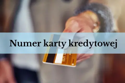 Dłoń trzyma kartę kredytową, na której widnieje napis "Numer karty kredytowej".