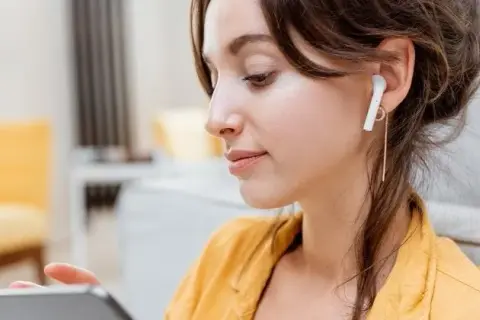 Jak włączyć AirPods bez etui? Odkryj, dlaczego to niemożliwe