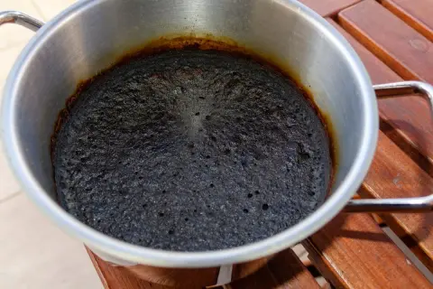 Przypalona zupa mleczna? Uratuj ją i garnek! Babcine sposoby