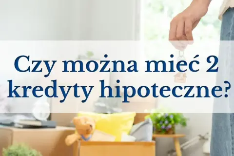 Czy można mieć dwa kredyty hipoteczne? Kobieta trzyma klucze do domu, a w tle widać kartony z rzeczami, sugerujące przeprowadzkę lub zakup kolejnej nieruchomości.