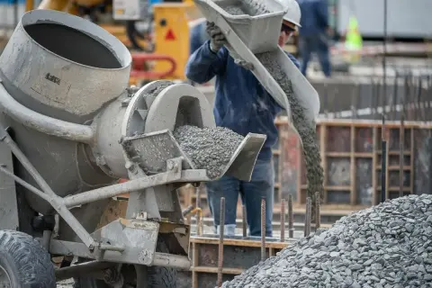 Ile żwiru na m3 betonu B15? Oto kluczowe proporcje do mieszania