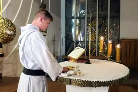 Kto jest patronem ministrantów i dlaczego warto go znać? Historia i znaczenie