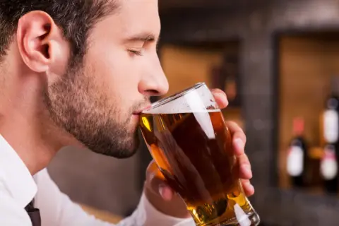 Czy piwo szkodzi na hemoroidy? Sprawdź, jak alkohol wpływa na zdrowie