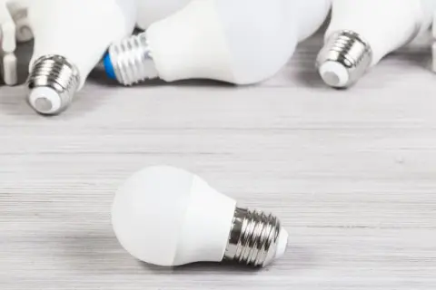 Ile prądu pobiera żarówka LEDowa? Zaskakujące oszczędności energii