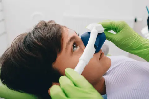 Lęk przed dentystą? Jak przygotować dziecko na wizytę bez stresu