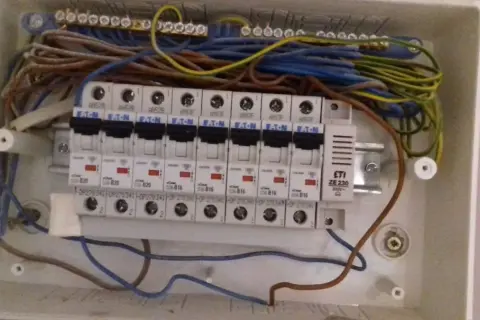Jak sprawdzić który to kabel i uniknąć niebezpieczeństw w instalacji