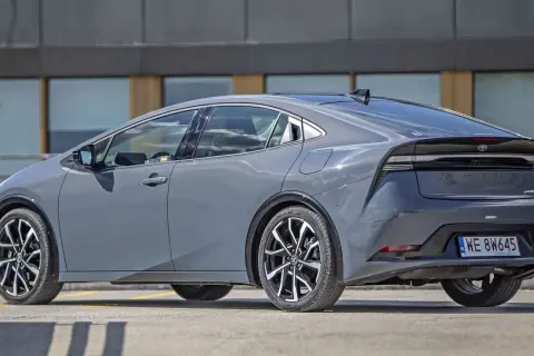 Ile kosztuje nowy Prius Plug-in Hybrid? Cennik, dopłaty, TCO