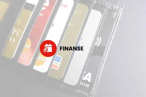 Portfel z kartami kredytowymi. Dowiedz się, jak działa karta kredytowa i zarządzaj swoimi finansami.