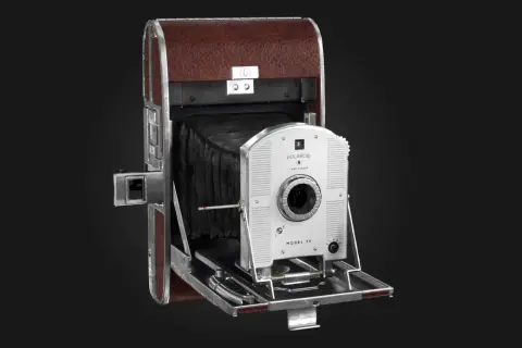Polaroid Land Camera Model 95, jeden z pierwszych aparatów natychmiastowych. Kto wymyślił aparat fotograficzny? Edwin Land!