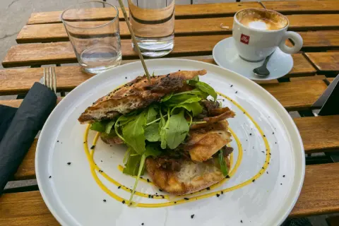 Gdzie zjeść w Lublanie? Najlepsze restauracje i ukryte skarby