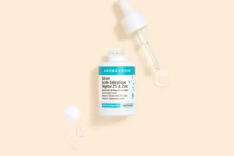 Sérum Aroma-Zone à l'acide salicylique végétal 2% & Zinc, idéal pour désincruster et resserrer les pores. Une solution concentrée pour une peau nette.