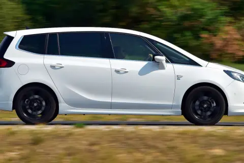 Opel Zafira C diesel: Jaki silnik wybrać? Rozrząd, smok i co jeszcze?
