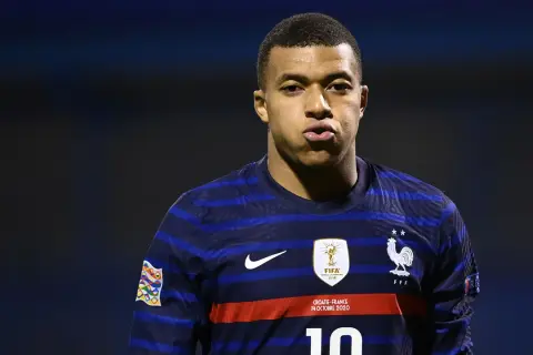 Ile zarabia Mbappe na tydzień? Szokujące kwoty jego wynagrodzenia