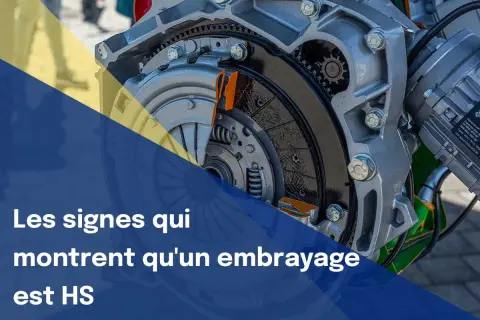 Gros plan sur un embrayage de voiture démonté, illustrant les signes d'un symptôme embrayage HS.
