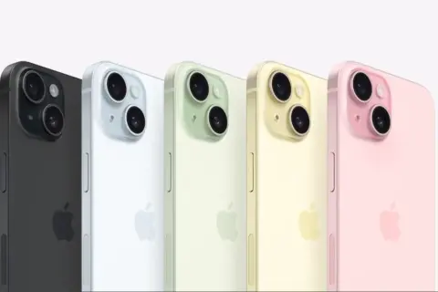 Pięć iPhone'ów 15 w różnych kolorach: czarny, biały, zielony, żółty i różowy. Poznaj ich wymiary i wybierz swój ulubiony.