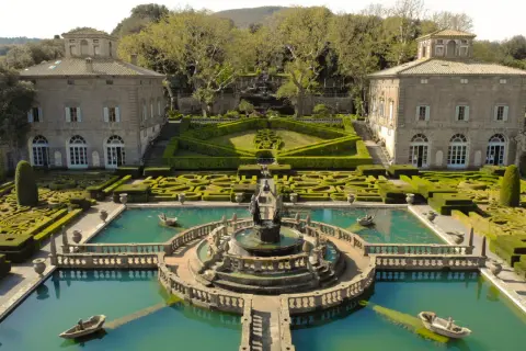 Giardini rinascimentali con fontane e labirinti di siepi a Bagnaia, Viterbo.