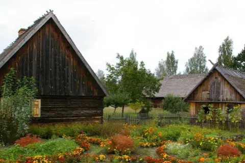 Wdzydze Kiszewskie Skansen: Jak zaplanować idealną wycieczkę?