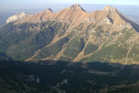 Tatry Słowackie: Zamknięte szlaki od 1.11 do 14.06 planuj bezpiecznie!