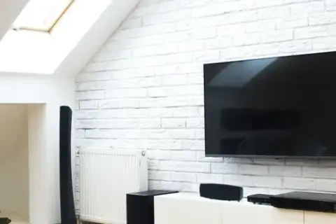 Na czym powiesić telewizor? Sprawdzone metody i porady dla Ciebie