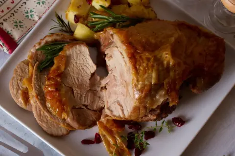 Pieczony udziec z indyka: zawsze soczysty i aromatyczny!