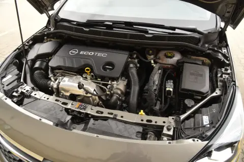 Silnik Ecotec 1.6 CDTI w Oplu Astra K. Czysty i zadbany, gotowy do drogi.