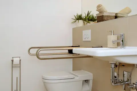 Barrierefreies Badezimmer: So gestalten Sie Sicherheit und Komfort