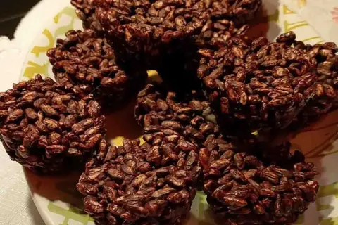 Gallette al cioccolato fondente, croccanti e golose, perfette per una pausa dolce.