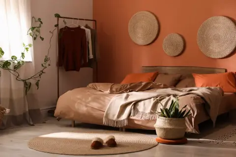 Co nad łóżkiem w sypialni? Pomysły, trendy i porady eksperta