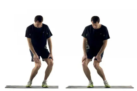 Homme effectuant un exercice de renforcement du genou, en position accroupie avec les mains sur les genoux.