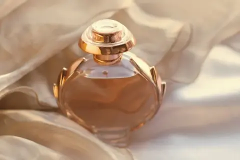 Najbardziej uwodzicielskie perfumy damskie, które zachwycają i przyciągają