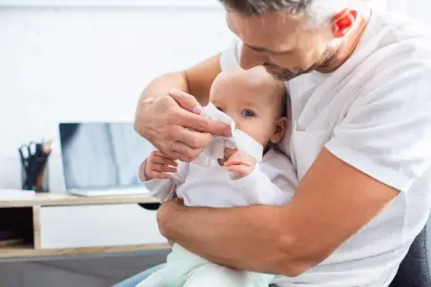 Katar u dziecka przed szczepieniem - co musisz wiedzieć jako rodzic