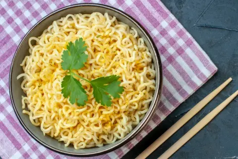 Chow mein: zdrowy posiłek czy pułapka? Analiza eksperta