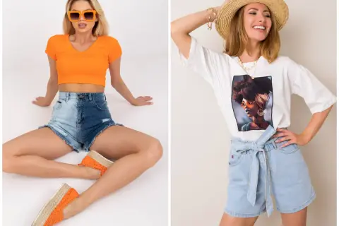 Dwie kobiety w letnich stylizacjach. Jedna w pomarańczowym crop topie i dwukolorowych, krótkie szerokie spodenki. Druga w białej koszulce z nadrukiem i jasnych, krótkie szerokie spodenki z wiązaniem.