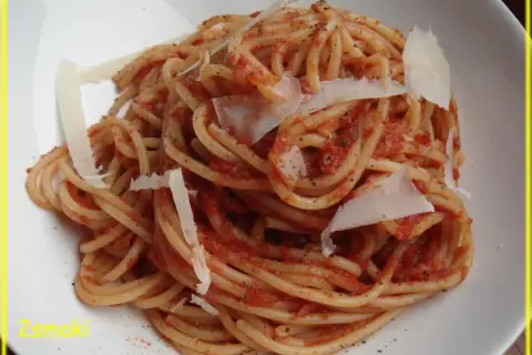 Sos do spaghetti z przecieru: Prosty przepis, który zawsze się udaje