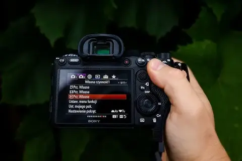 Jak zgrać zdjęcia z aparatu Sony na komputer bez problemów i frustracji