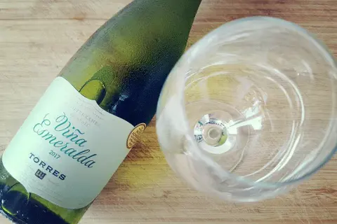 Gdzie kupić wino Esmeralda? Sprawdź najlepsze oferty online