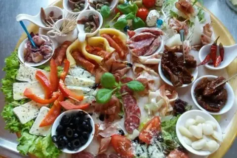 Gdzie zjeść w Kutnie? Odkryj najlepsze lokale gastronomiczne
