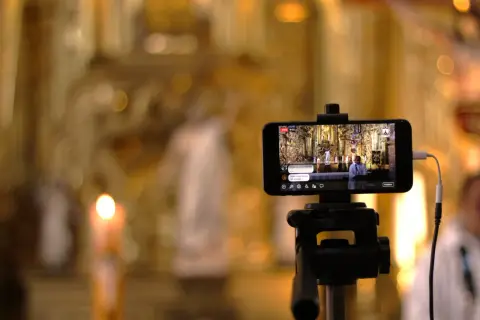 Czy msza online to grzech? Co mówi Kościół o uczestnictwie w liturgii