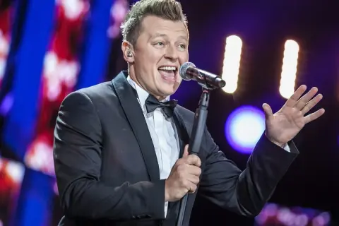 Z kim jest związany Rafał Brzozowski? Nowe fakty o życiu artysty