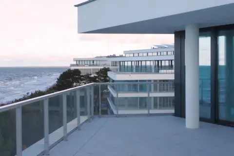 Ile kosztuje apartament nad morzem? Przegląd cen i lokalizacji