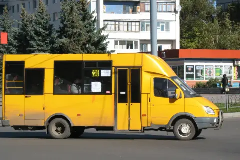 Mały autokar ile miejsc? Odkryj, ile osób zmieści się w mikrobusie