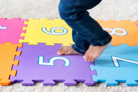 Jak czyścić puzzle piankowe, aby uniknąć ich uszkodzenia i zniszczenia