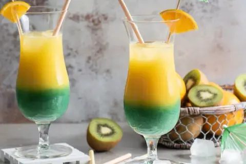Pyszne drinki z kiwi, które zachwycą Twoje podniebienie i orzeźwią