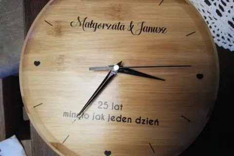 Jaki prezent na 20 rocznicę ślubu dla żony, który zachwyci i wzruszy