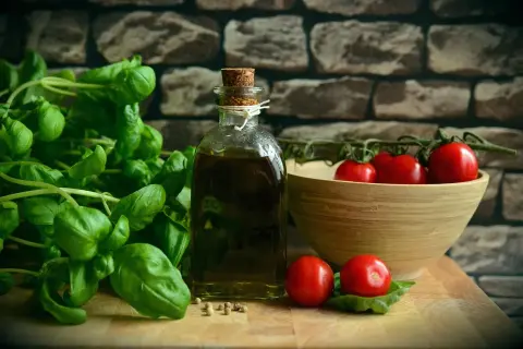 Jaka oliwa do pizzy? Odkryj najlepsze oliwy, które zmienią smak