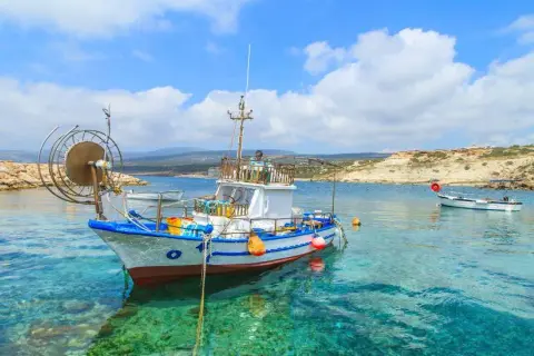 Ile dokładnie trwa lot z Warszawy do Pafos? Sprawdź czas podróży na Cypr!