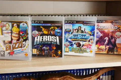 Kolekcja najlepszych gier na PS3: Buzz! Polskie Łamigłówki, Héroes PlayStation Move, PlayStation All-Stars Battle Royale i Uncharted 3.