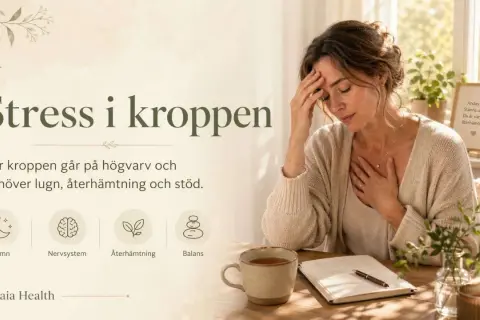 Kvinna med handen på pannan och bröstet, visar hur psykiskt påfrestande stress i kroppen kan vara. Texten uppmanar till lugn och återhämtning.